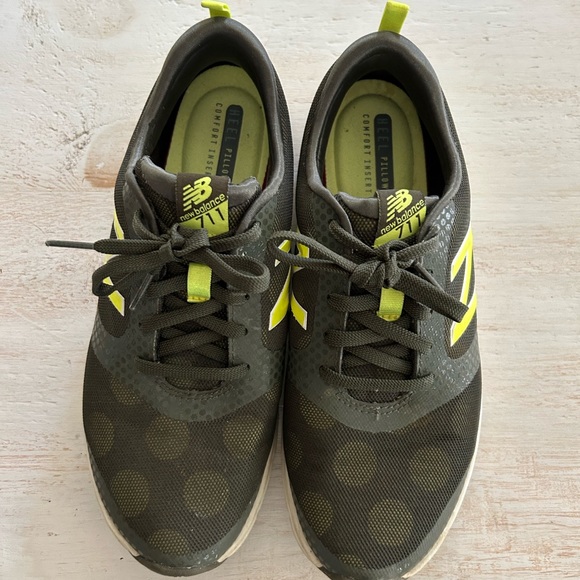 New Balance 711 Women’s army green fluorescent yellow polka dot size 9W - Picture 5 of 9